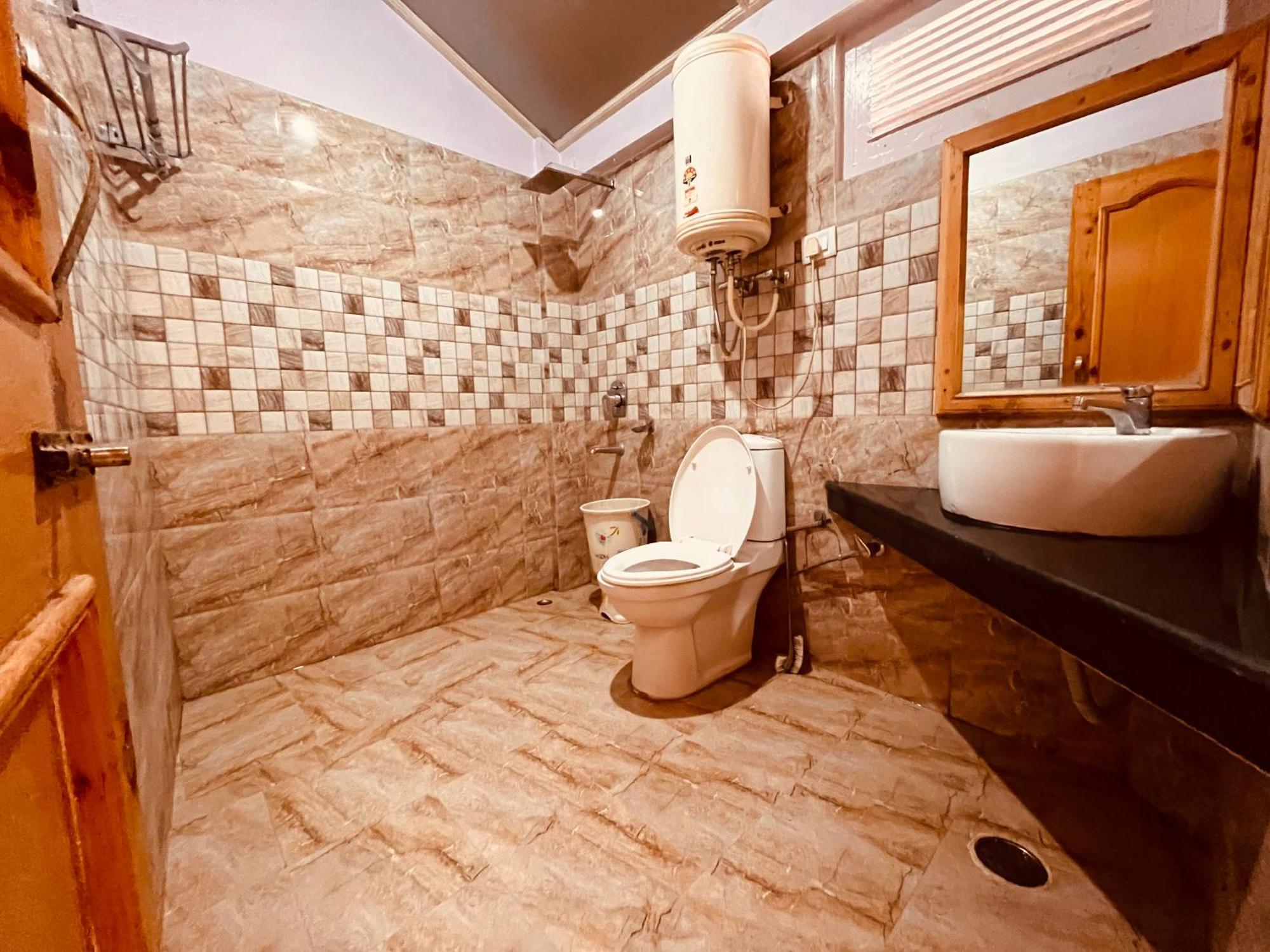 Hotel Hollywood Manali - Scenic River & Mountain View With Premium Rooms Exterior foto